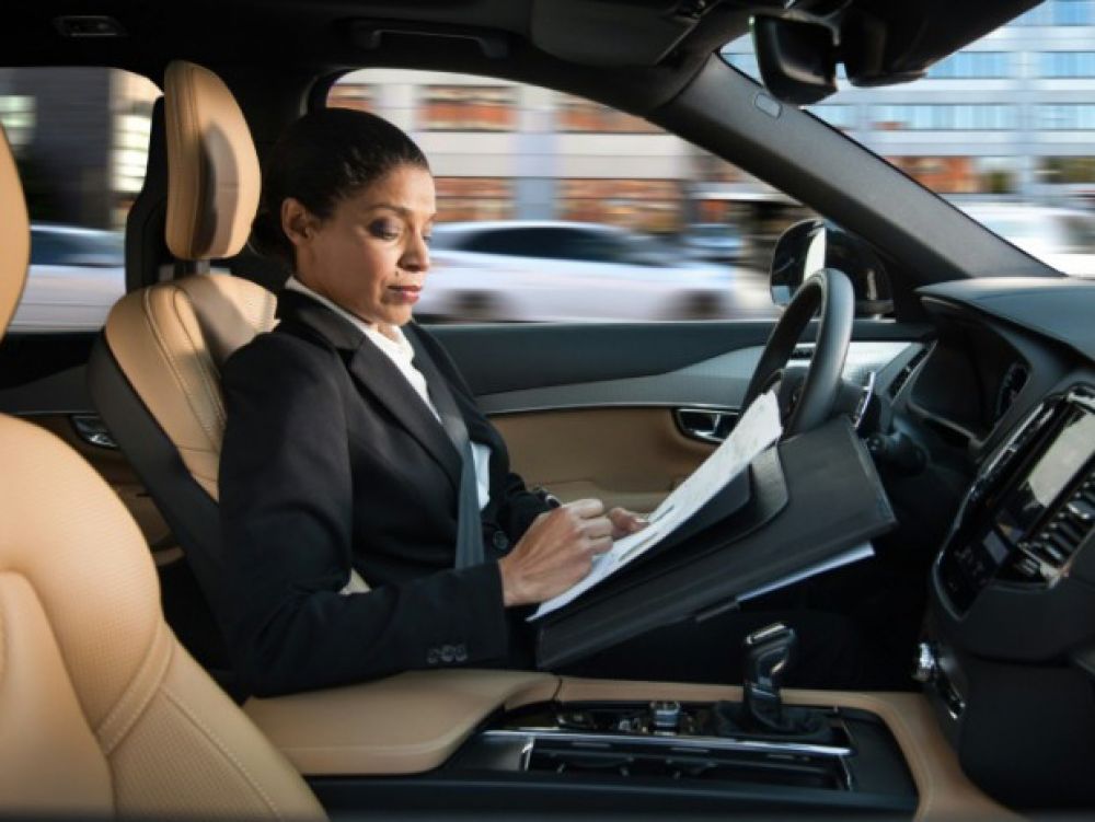 une femme seule dans sa voiture : Autosolisme - définition megadico