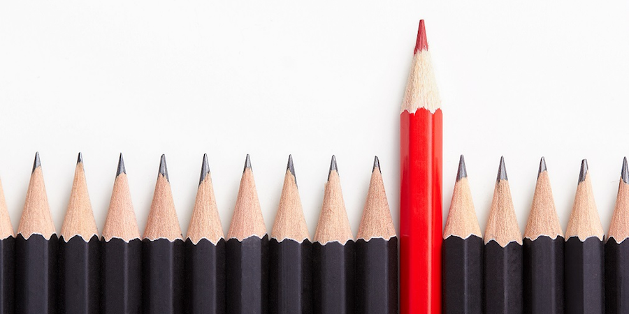 Un crayon qui est distinct des autres