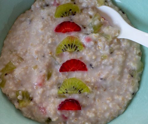 bouillie kiwi fraise dans bol
