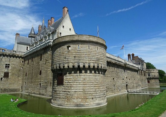 château de la duchesse anne Nantes douve et fortification 
