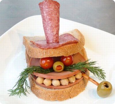 sandwic de jambon en forme de visage avec pois chiche