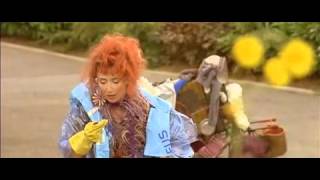 dame ginette avec son caddie film les visiteurs