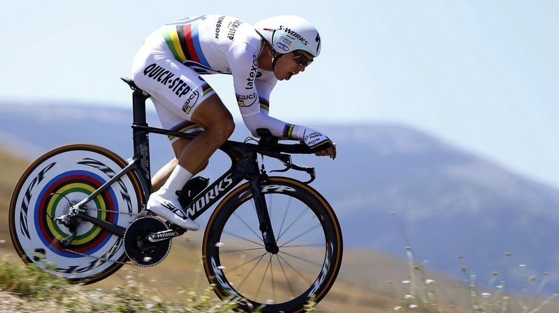 coureur cycliste sur un vélo