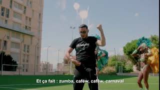 Soso Maness danse zumba avec danseuses de zumba sur terrain de foot en bande organisée