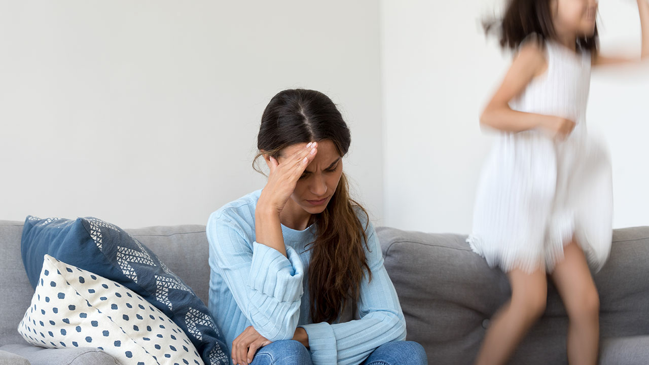 femme épuisée par sa fille - définition megadico